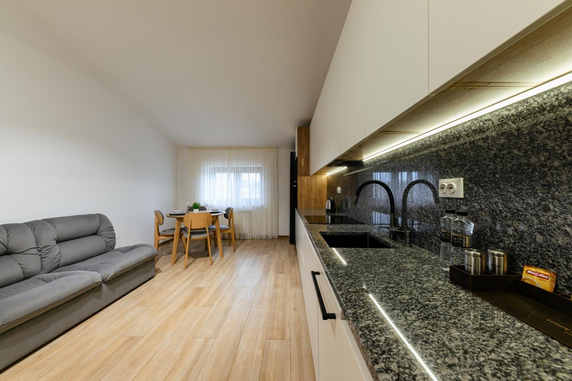 Luxury Apartments Uzhorod Buitenkant foto
