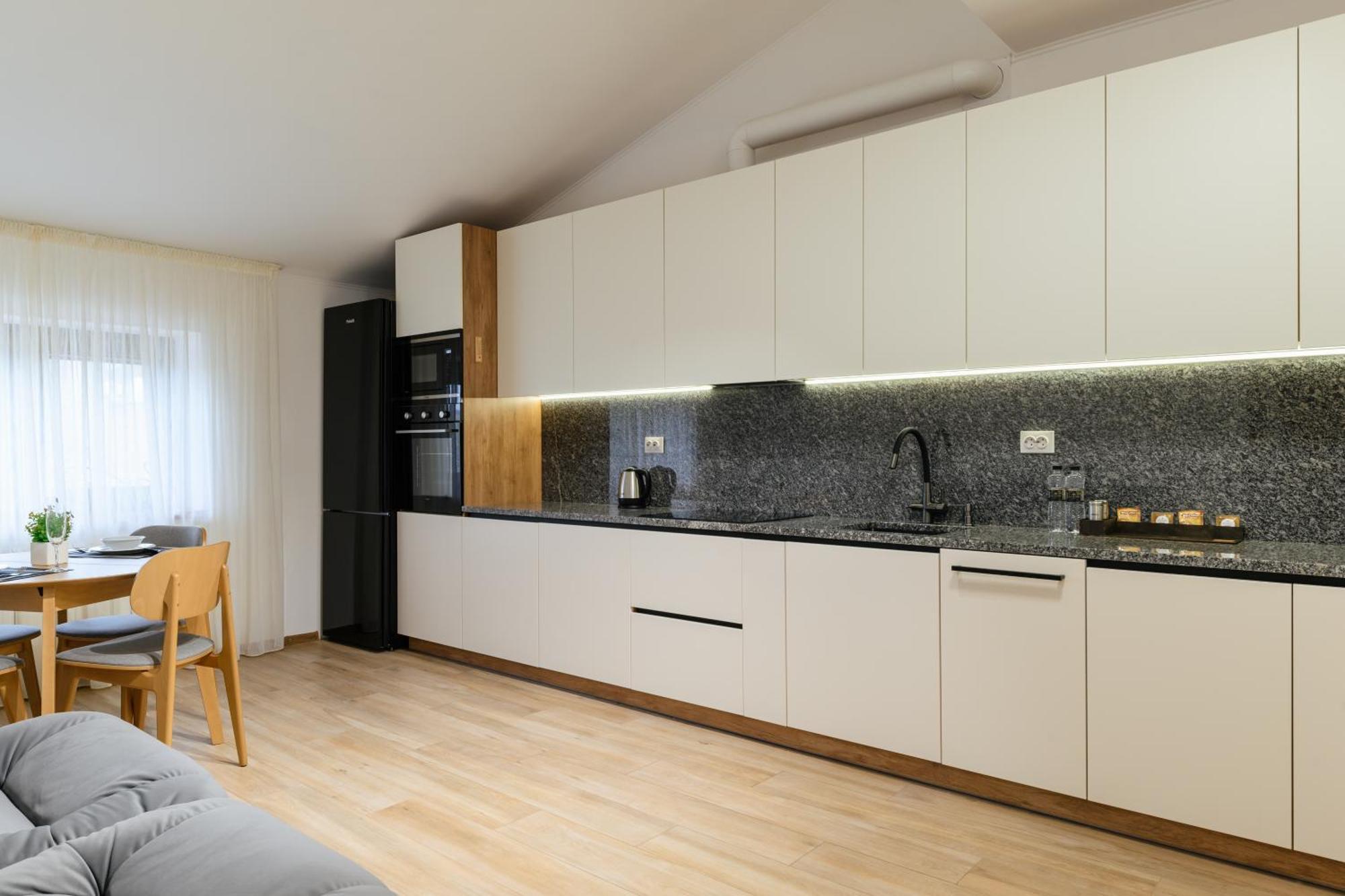 Luxury Apartments Uzhorod Buitenkant foto