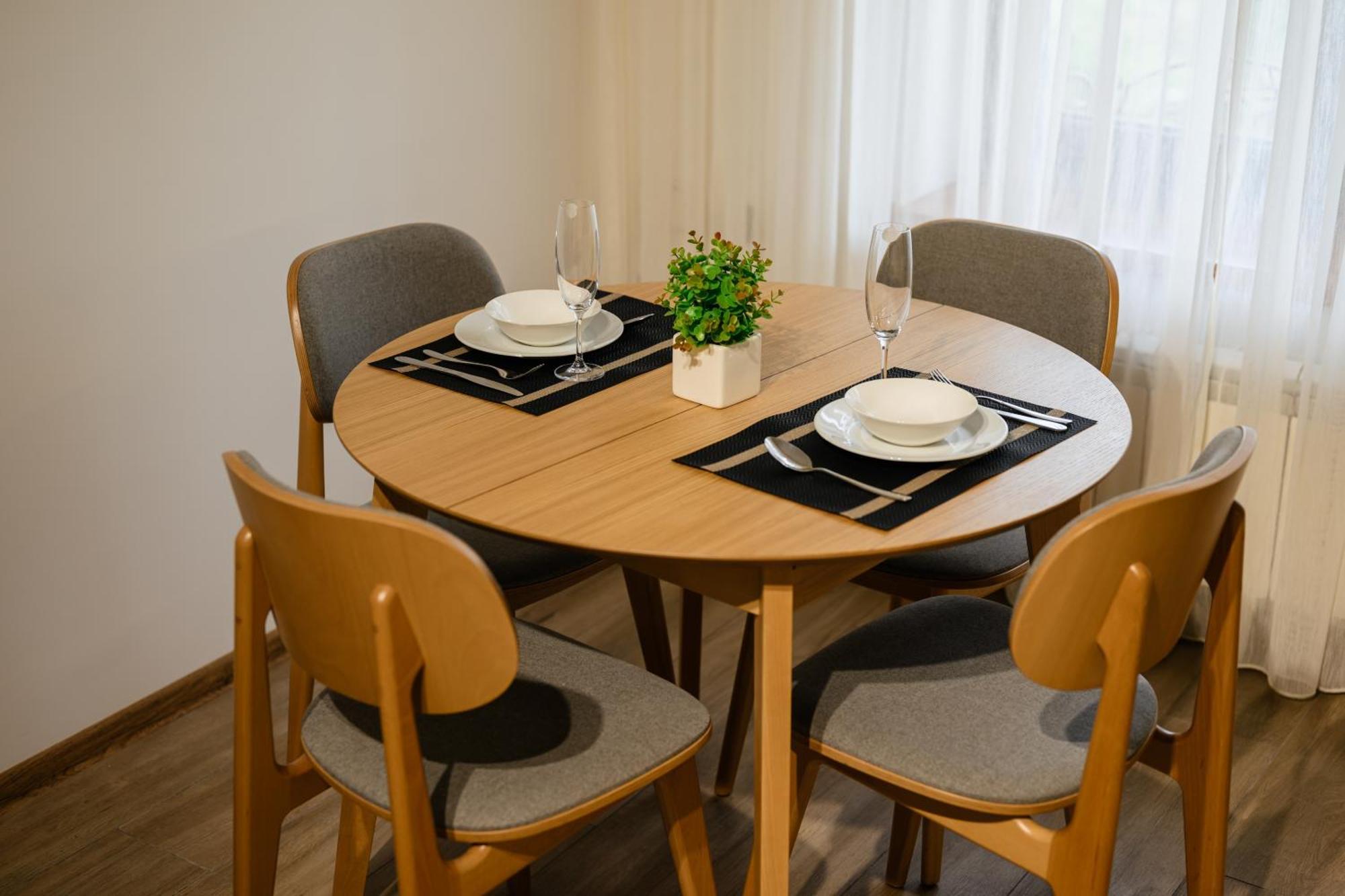 Luxury Apartments Uzhorod Buitenkant foto