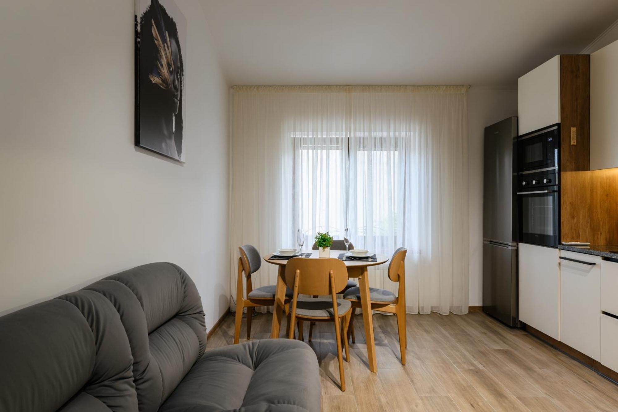 Luxury Apartments Uzhorod Buitenkant foto