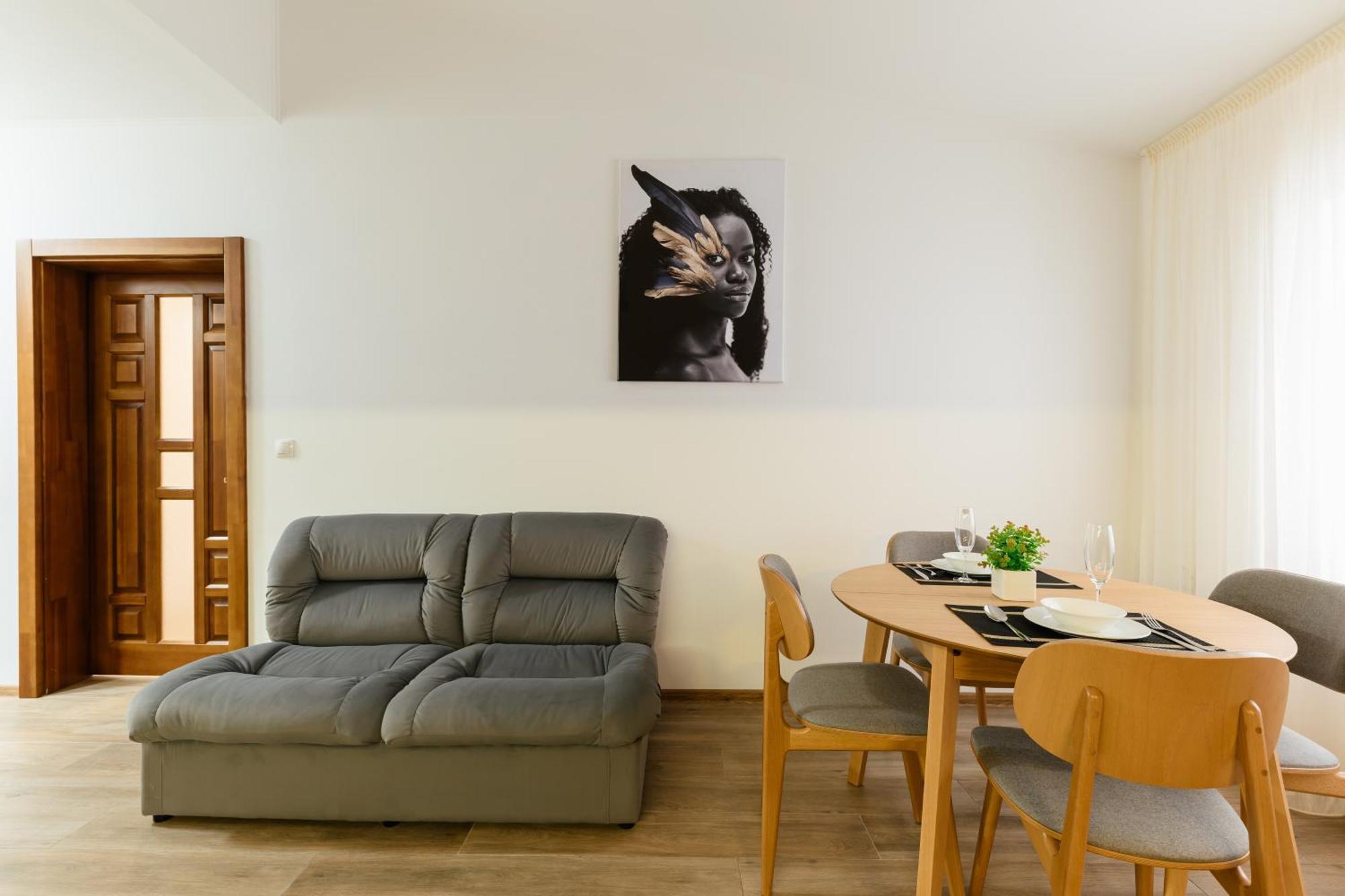 Luxury Apartments Uzhorod Buitenkant foto